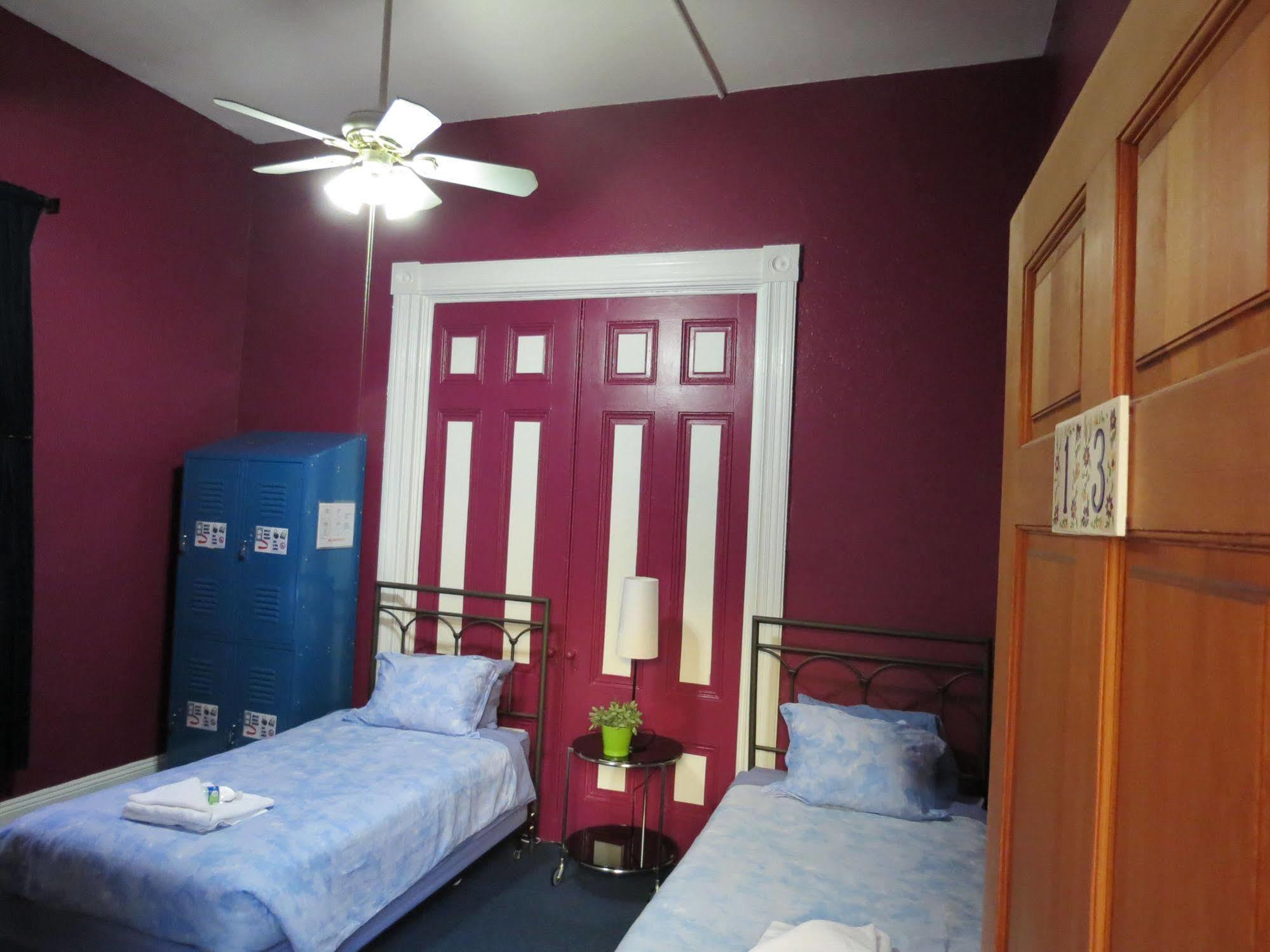 Gaslamp Albergue