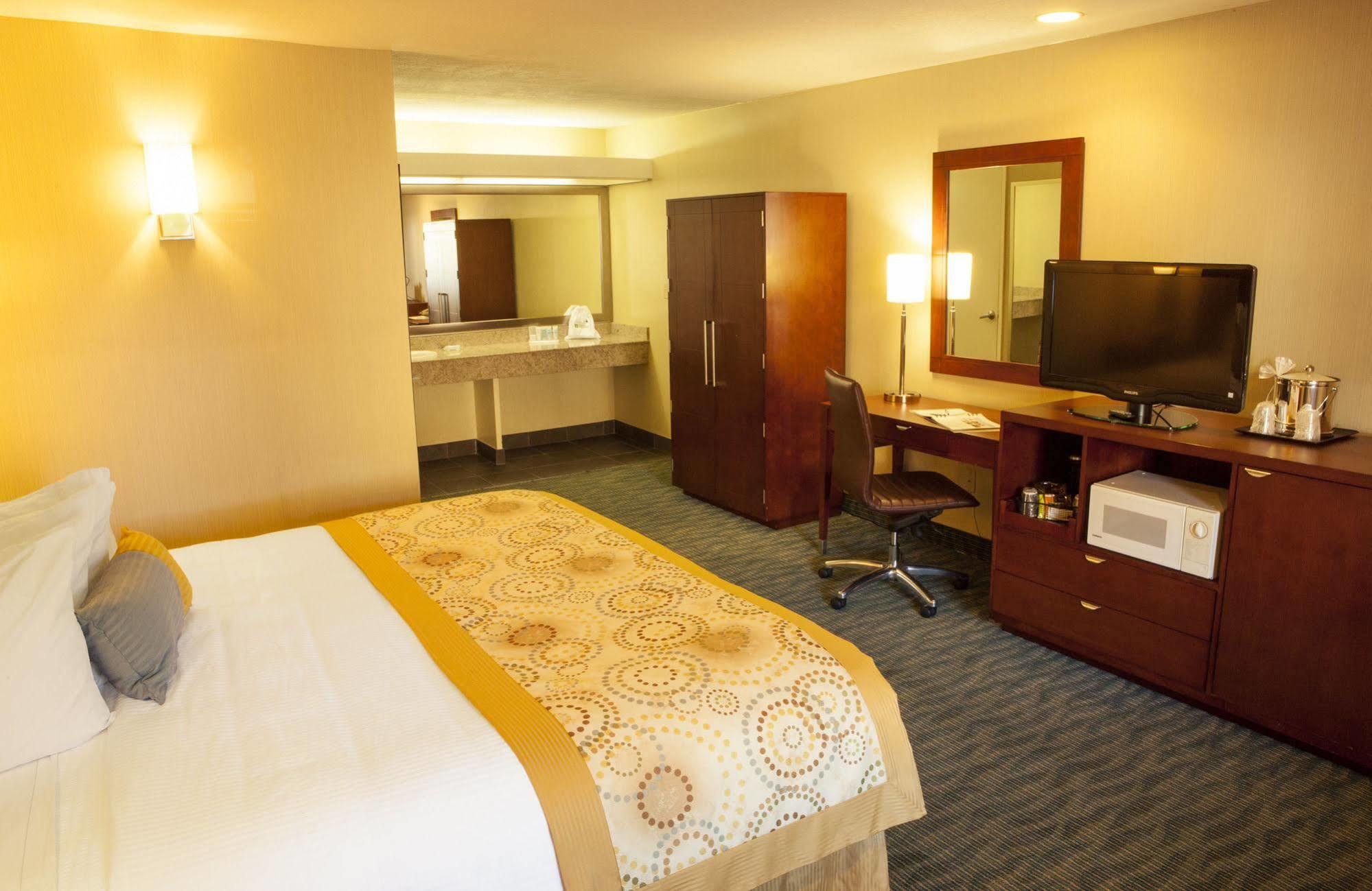 Wyndham Garden Hotel 3*