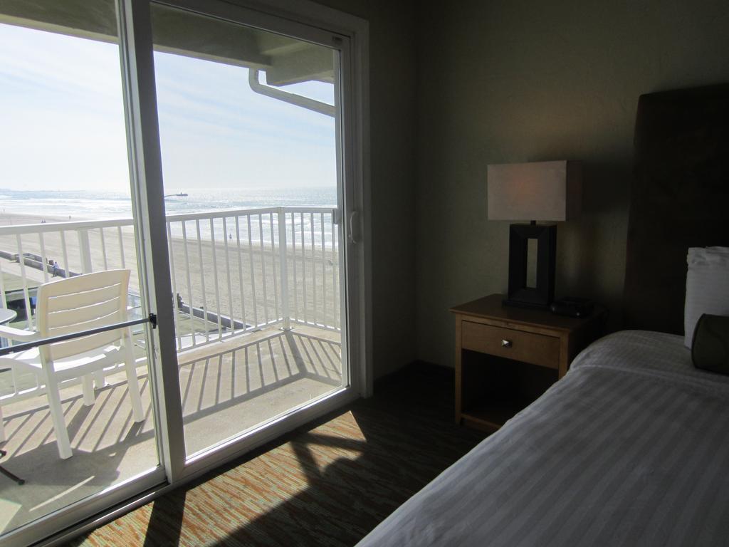 Surfer Beach Hotel 3*