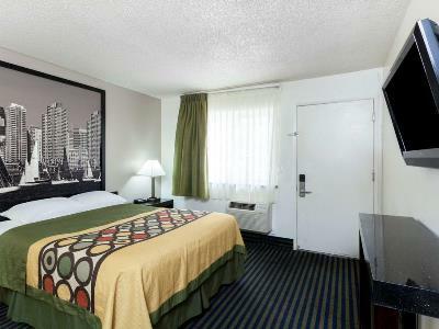 Super 8 By Wyndham Circle
